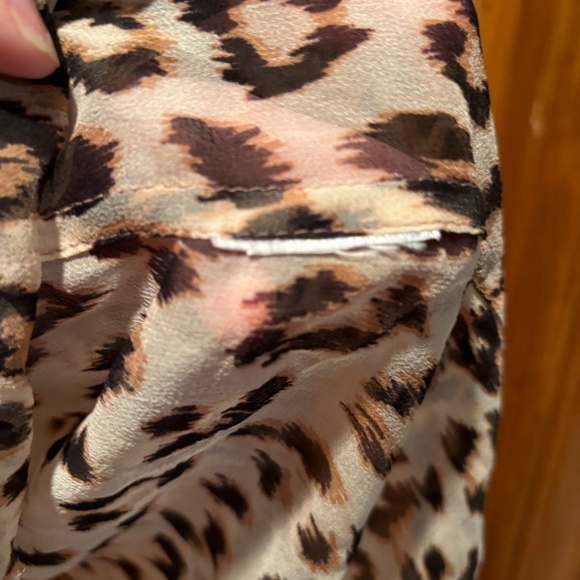 Equipment Femme Leopard Print Sheer Silk Blouse Small - Picture 5 of 5
